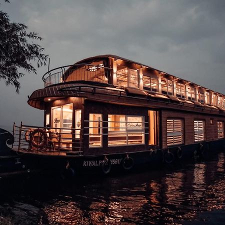 Hotel Victoria Houseboats Alappuzha Exterior foto