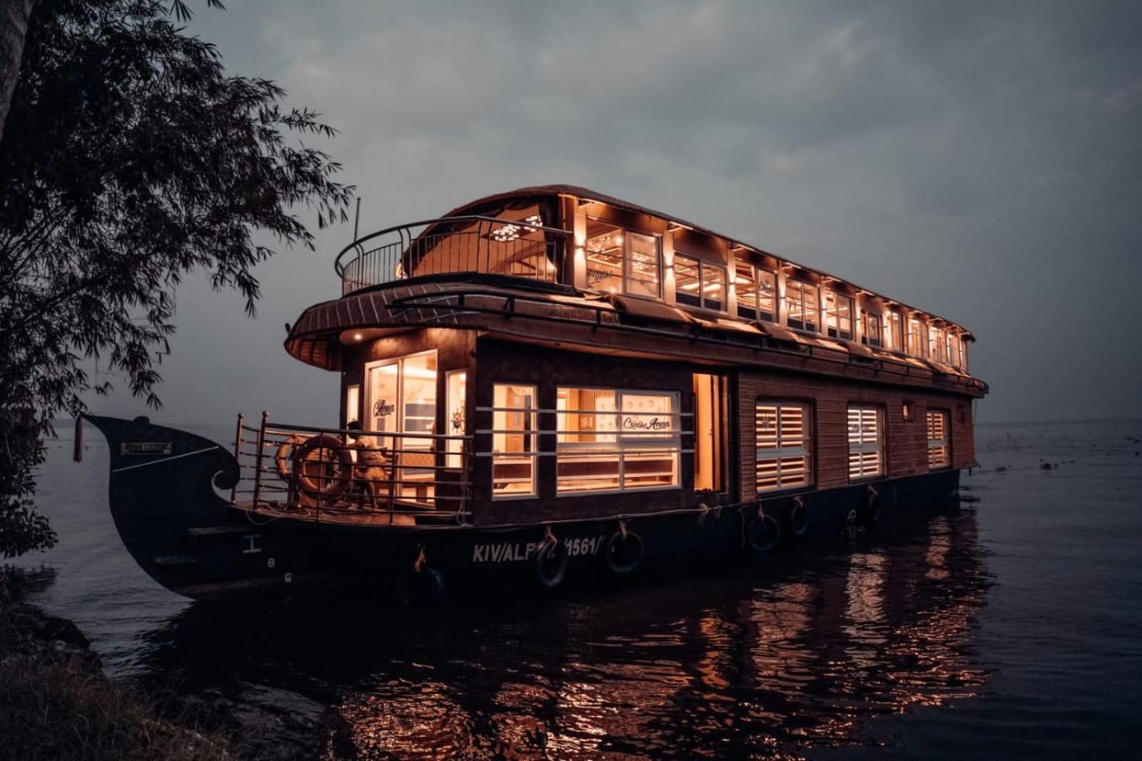 Hotel Victoria Houseboats Alappuzha Exterior foto