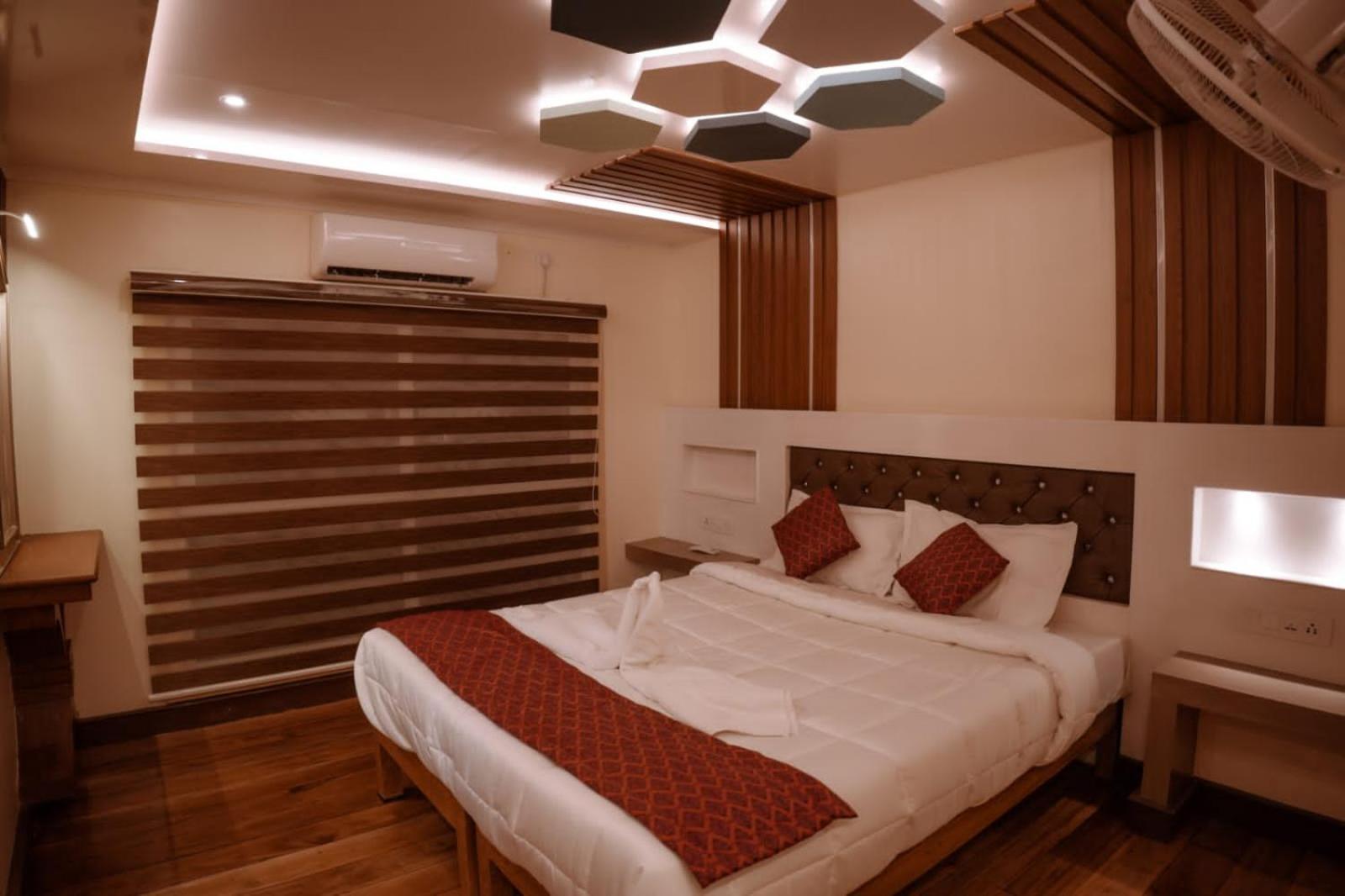 Hotel Victoria Houseboats Alappuzha Exterior foto